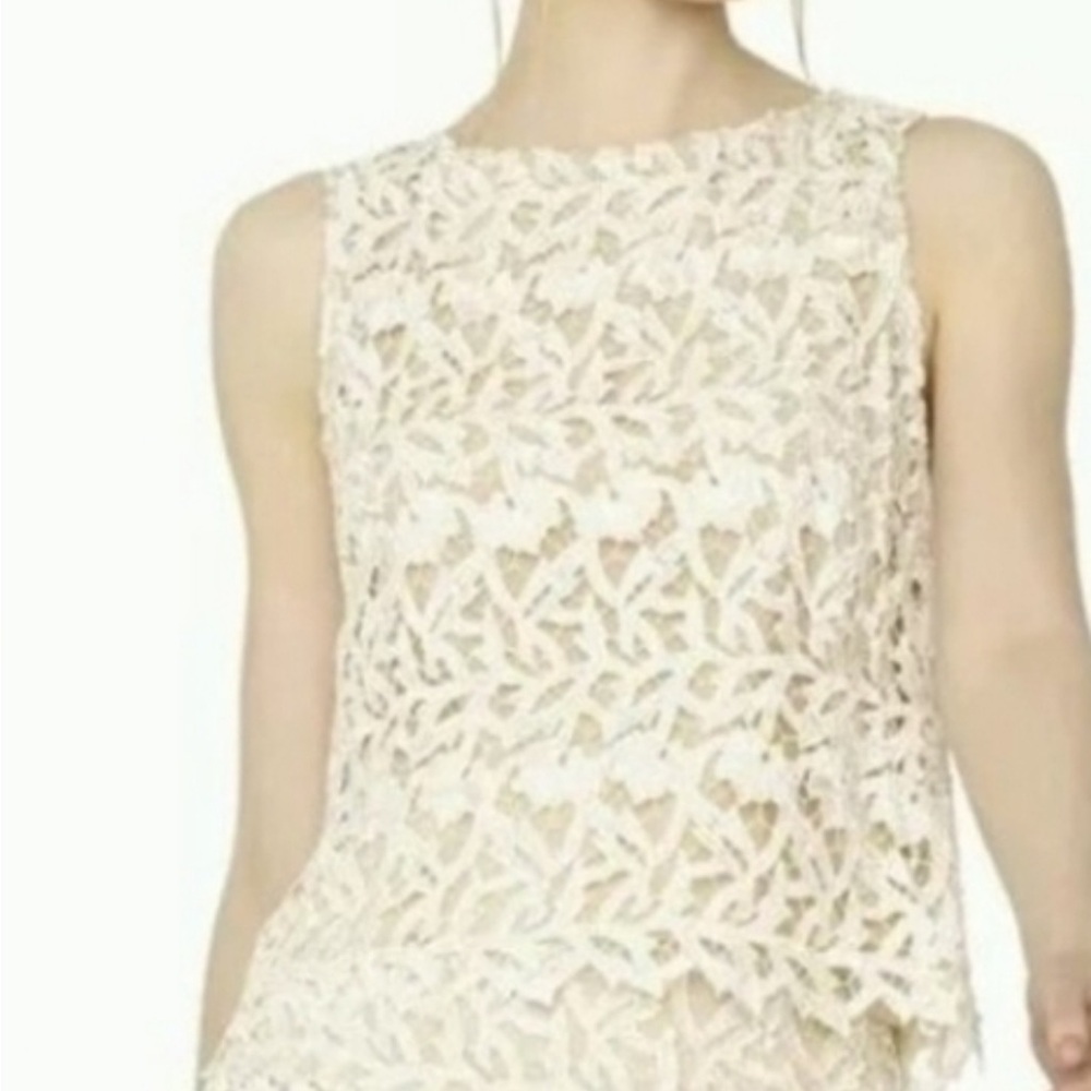 EUC Alice + Olivia Cream Guipure Lace Sleeveless top. Size XS.